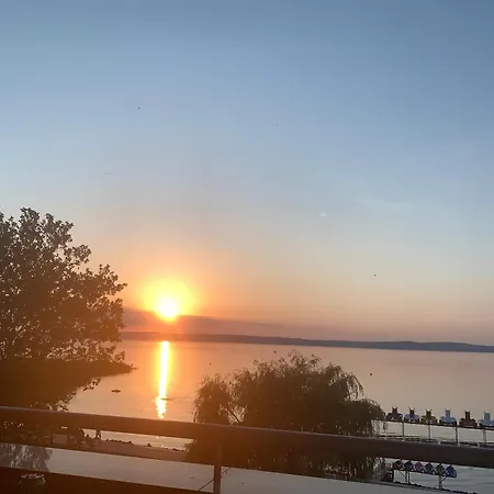 Апартаменты Lakeside Wellness